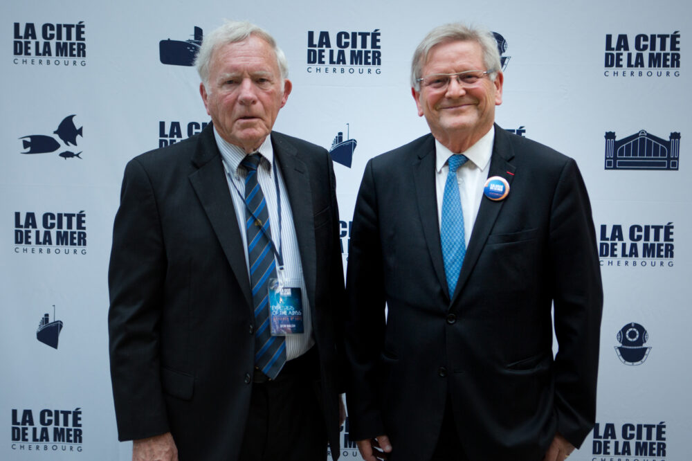 Don Walsh l'explorateur américain et Bernard Cauvin, Pdg de La Cité de la Mer